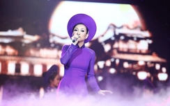 Ca sĩ "xấu lạ" Thảo Trang diện áo dài đằm thắm, nữ tính