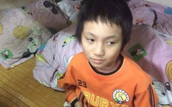 Tìm người thân bé trai đi lạc giữa quốc lộ 1B trong đêm