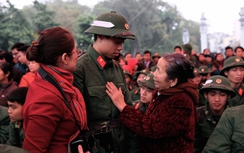 Quyến luyến tiễn tân binh Hà Nội lên đường nhập ngũ