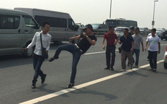 Xử phạt PV “bị gạt tay vào má” có trái luật?