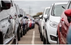 Hà Nội: Phí đăng ký ô tô dưới 9 chỗ tăng lên 20 triệu