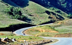 Làm 85km đường bộ Hoà Bình- Mộc Châu, phá thế độc đạo của QL6