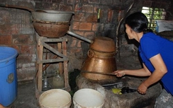 Hà Nội cấm bày bán rượu thủ công, không tem nhãn