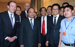 Tiếng vỗ tay vang hội trường sau lời cam kết của Thủ tướng