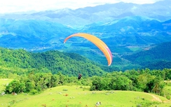 Hàng nghìn người đội mưa dự lễ hội "Lung linh sắc màu Yên Bái"