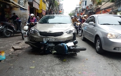 "Xe điên" kéo lê xe máy, 3 học sinh may mắn thoát chết