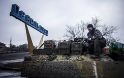 Ukraine: Phe ly khai tuyên bố đã rút 20 vũ khí hạng nặng