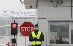 Máy bay Falcon gặp nạn vì nhân viên lái xe cày tuyết say rượu