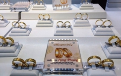 Giá vàng sáng 24/5: "Lao dốc" không phanh