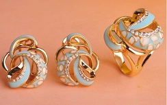 Giá vàng chiều 4/8: Tiếp tục lao dốc