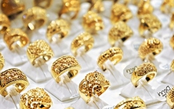 Giá vàng chiều 4/10: Băng băng lao... về đáy