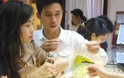 Vì sao giá vàng tăng vọt rồi lao dốc?