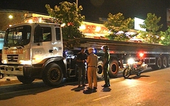 Bắt 2 xe chở hàng quá khổ ngay trung tâm TP.Cần Thơ