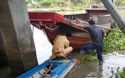 Ghe lúa va chạm với vỏ lãi, một bé gái mất tích