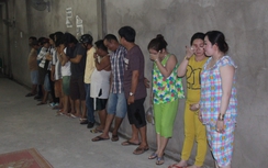 Bắt gọn 17 người đang say mê đánh bạc