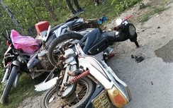 Hai xe máy đối đầu, hai người bị thương