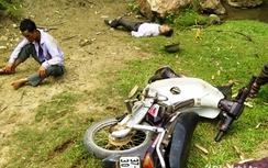 Đâm vào cột mốc bên đường, 1 người tử vong trên đường cấp cứu