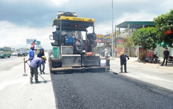 Nghệ An: Khắc phục vết hằn lún bánh xe trên QL1