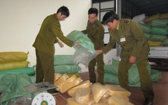 Hà Nội: Bắt hơn 4 tấn ruốc trộn bột mỳ và hóa chất