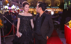 Trường Giang, Nhã Phương nắm chặt tay nhau trên thảm đỏ