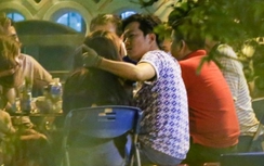 Nhã Phương hôn Trường Giang giữa bão scandal