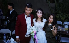 Hiệp Gà hạnh phúc bên vợ trong lễ cưới tại Hưng Yên