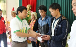 Chia sẻ cùng gia đình chịu thiệt hại do thiên tai tại Lai Châu