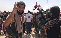 VIDEO: Phiến quân giao nộp vũ khí cho quân đội Syria