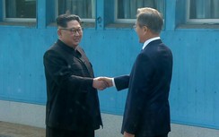 Những cái bắt tay làm rúng động thế giới