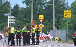 Tài xế xe buýt bỏ trốn sau khi đâm vào đám đông nghe nhạc