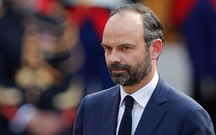 Bạo động dâng cao, Thủ tướng Pháp tuyên bố ngừng tăng thuế nhiên liệu