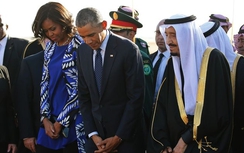 Phu nhân Obama bị chỉ trích vì không đeo mạng che mặt