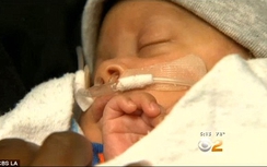 Kỳ diệu đứa bé chào đời trong túi ối nguyên vẹn