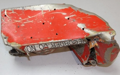 Máy bay rơi ở Pháp: Tại sao phi công không mở được cửa?