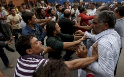 Động đất Nepal: 12.000 người thương vong, người dân bắt đầu nổi giận