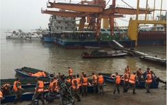 Chìm tàu trên sông Dương Tử: Hàng trăm người mất tích