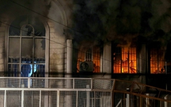 Cận cảnh ĐSQ Saudi Arabia bị người biểu tình Iran đập phá