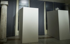 Italy che tượng khoả thân đón Tổng thống Iran