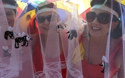 Mặc virus Zika nguy hiểm, dân Brazil vẫn tấp nập lễ hội