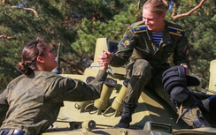 Mê đắm với bộ ảnh nữ quân nhân Nga đầy quyến rũ