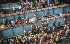 Sập cầu Ấn Độ: Số người chết lên 22, cứu hộ đang chạy đua