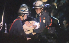 Video Cứu sống bé 8 tháng khỏi đống đổ nát sau động đất