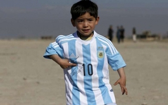 Được Messi tặng áo, cả nhà phải chạy trốn vì bị tống tiền