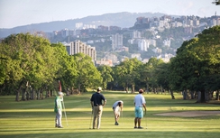 Nghịch cảnh "người ăn không hết, kẻ lần chẳng ra" tại Venezuela