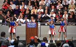 Donald Trump bị nhóm nhạc trẻ em kiện vì thất hứa