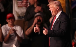 Ông Trump "vượt mặt" bà Clinton tại 3 đấu trường quan trọng