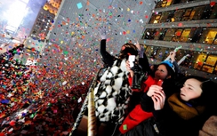 New York rực rỡ pháo hoa đón năm mới 2017