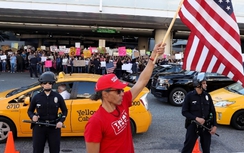 Người ủng hộ sắc lệnh tị nạn, nhập cư của ông Trump nói gì?