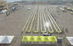 Bàn ăn khổng lồ phục vụ 3.600 người phá kỷ lục Guinness