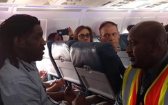 Hành khách phải rời khỏi máy bay vì dùng nhà vệ sinh gấp